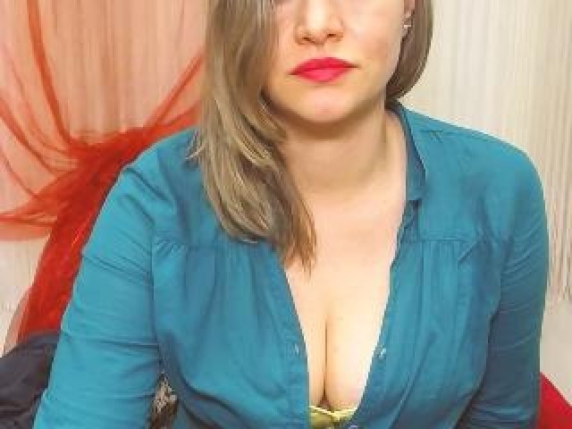 DaisyXKISS Webcam Model Shaved Pussy Medium Tits Blonde Blue Eyes