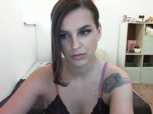 14417-missmirana-webcam-webcam-model-shaved-pussy-medium-tits-brunette