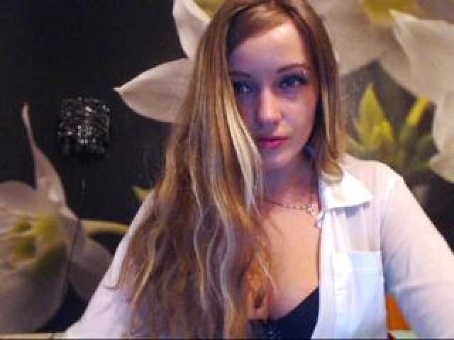 15128-insomnia-webcam-model-webcam-blonde-blue-eyes-caucasian-shaved-pussy