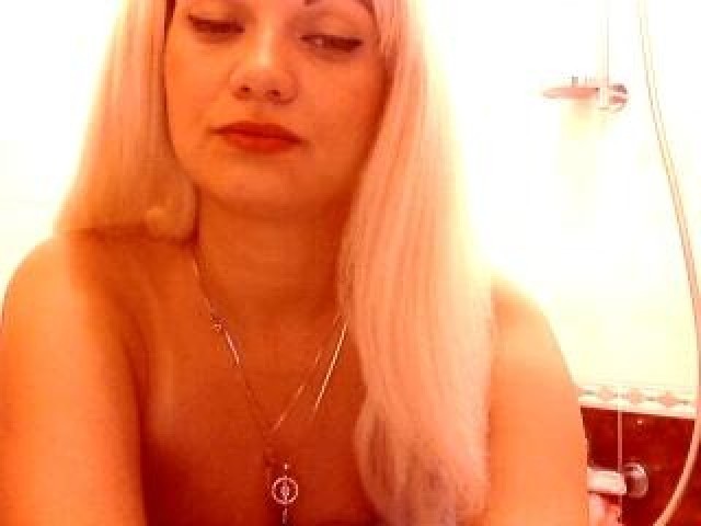 22114-maximmadiva-green-eyes-webcam-model-tits-webcam-caucasian-shaved-pussy