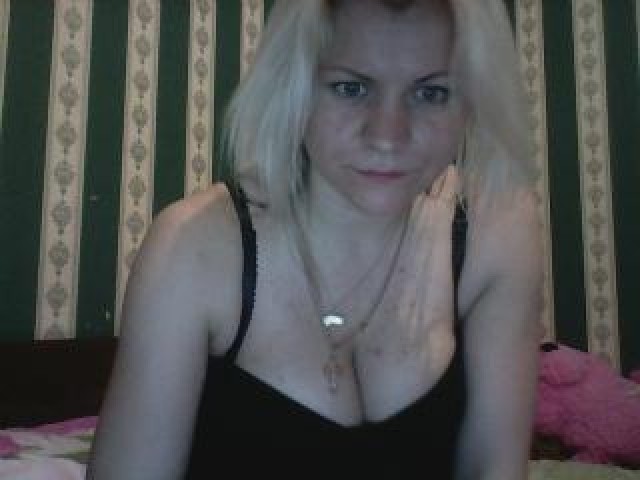 23116-sweetellis-tits-green-eyes-large-tits-pussy-babe-webcam-model-female