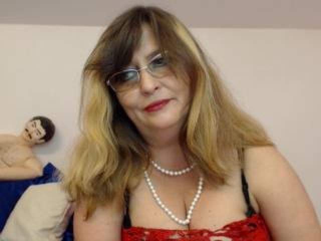 25799-1smartdiane-large-tits-mature-webcam-model-female-caucasian-teasing