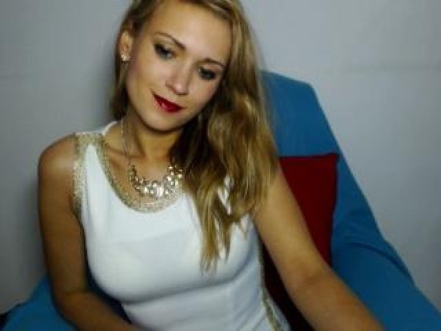 28091-daisylovve-female-shaved-pussy-blonde-caucasian-tits-webcam