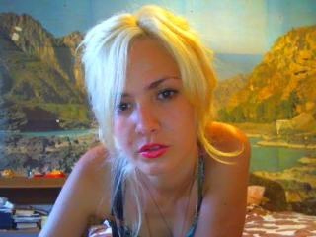 31498-lerochkakiss-webcam-model-blonde-female-webcam-straight-pussy-teen