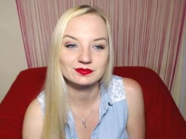 32500-parissweetx-pussy-straight-female-trimmed-pussy-blue-eyes-webcam-model