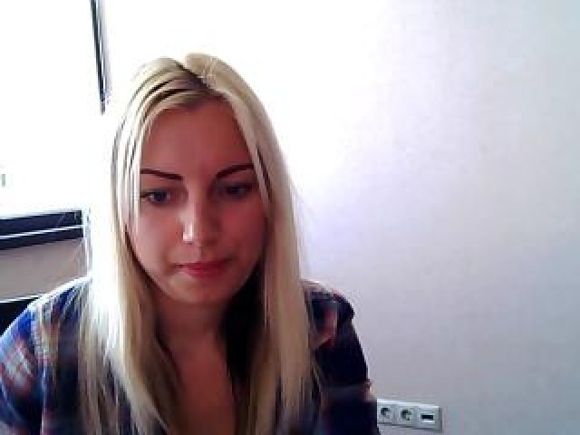 35482-snowwhitee-straight-female-webcam-shaved-pussy-webcam-model-babe