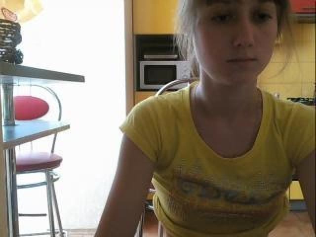 39588-malushkaxxx-pussy-caucasian-teen-webcam-gray-eyes-small-tits-blonde