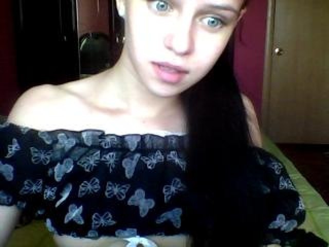 41624-natka2772-blue-eyes-brunette-shaved-pussy-straight-pussy-webcam