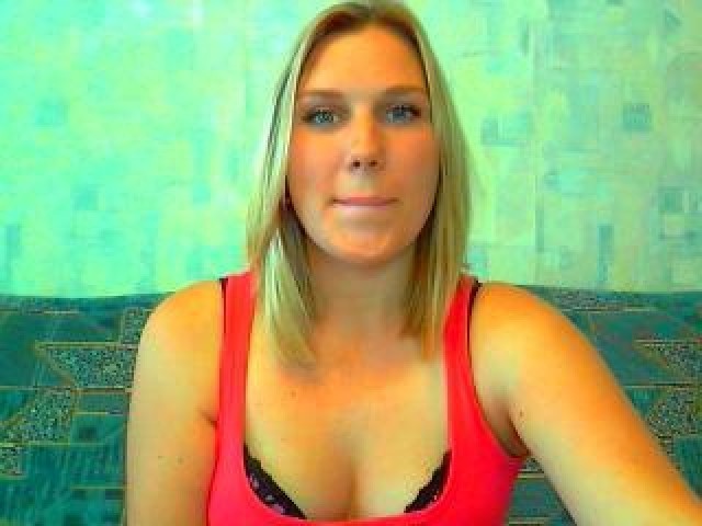 56225-prdiana-blonde-webcam-model-babe-caucasian-medium-tits-blue-eyes